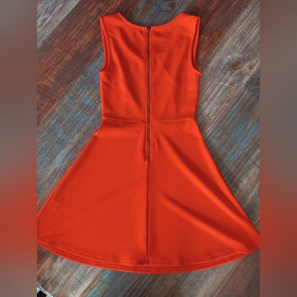 Red Dress - Picture 3 of 3